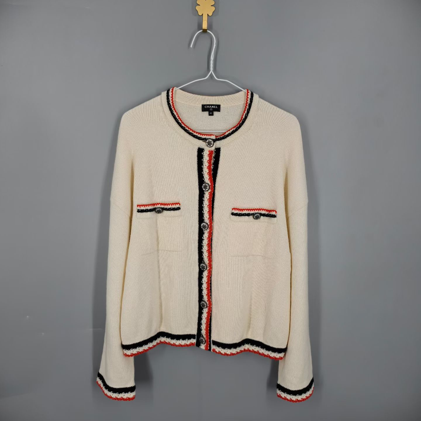 99新 Chanel/香奈儿 葡萄籽奢潮/雪花扣子白色羊绒开衫外套/42码