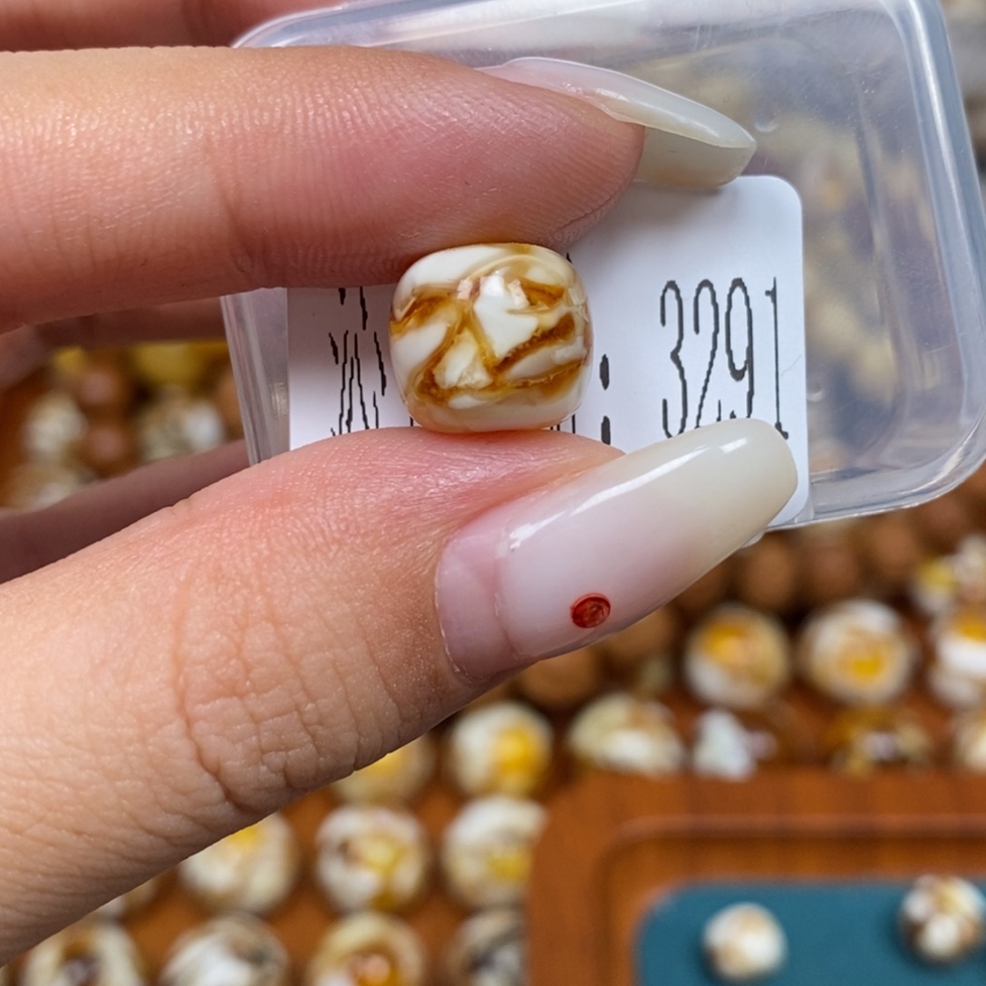 蜜蜡未镶嵌珠宝奇石3291