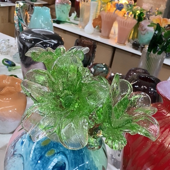 琉璃花瓶高45厘米宽9厘米