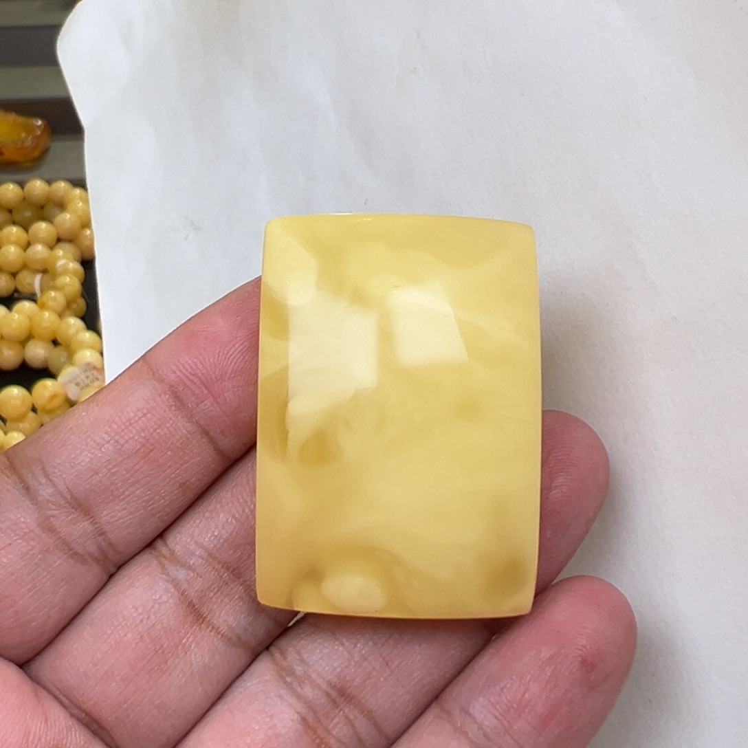 蜜蜡未镶嵌裸石15.9克