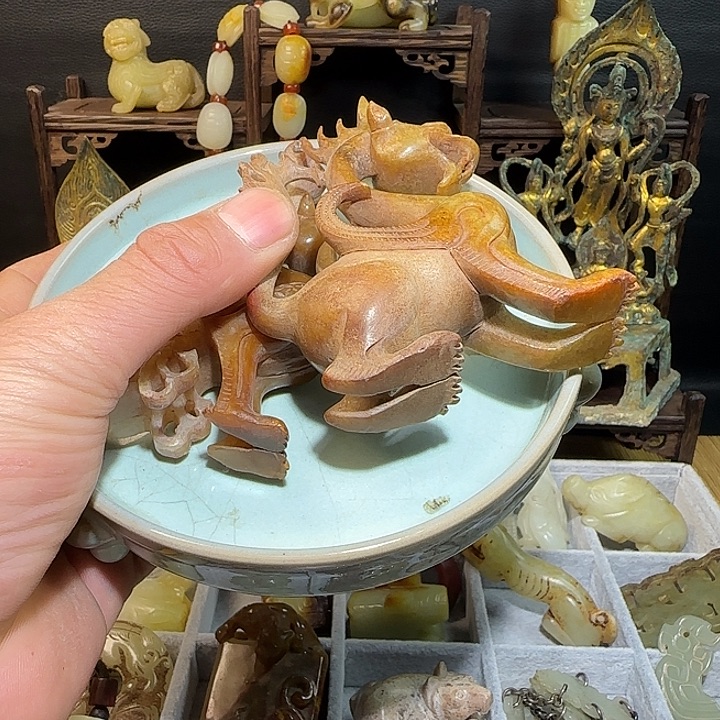 明***天琉璃手工艺品孤品店的老板说我是个小女孩