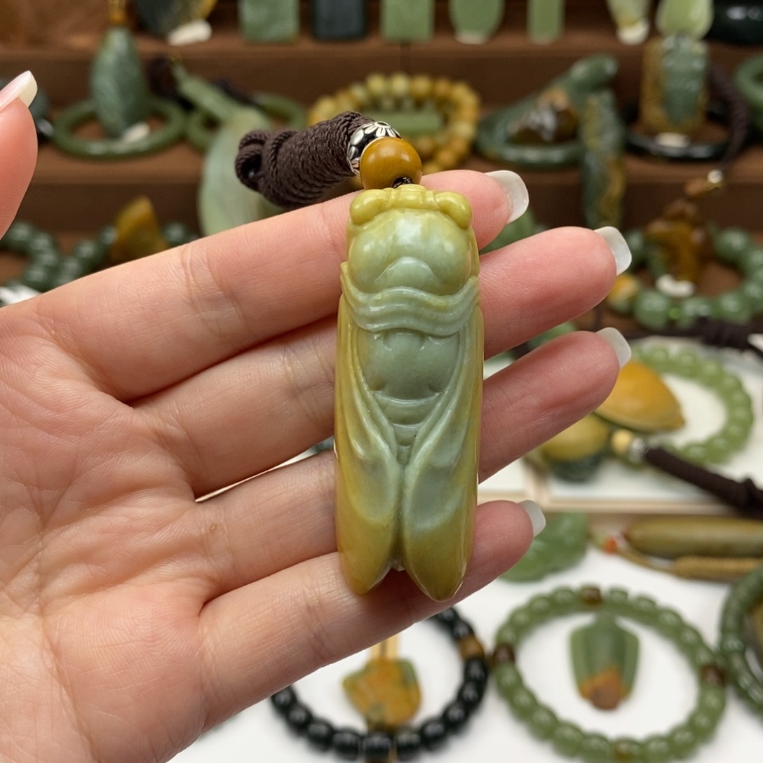岫岩河磨玉（透闪石质玉）未镶嵌颈饰子*