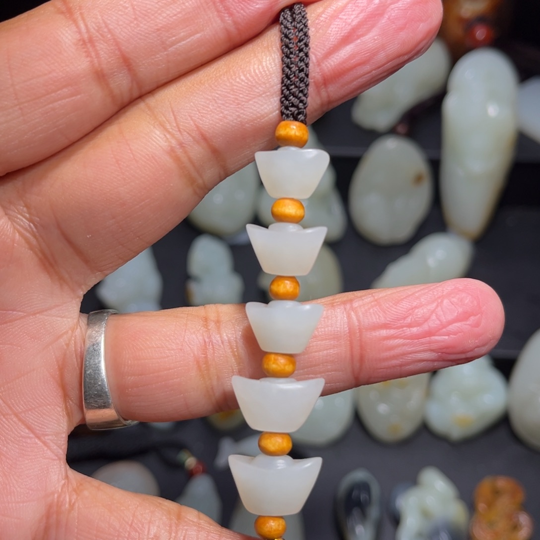 和田玉颈饰未镶嵌