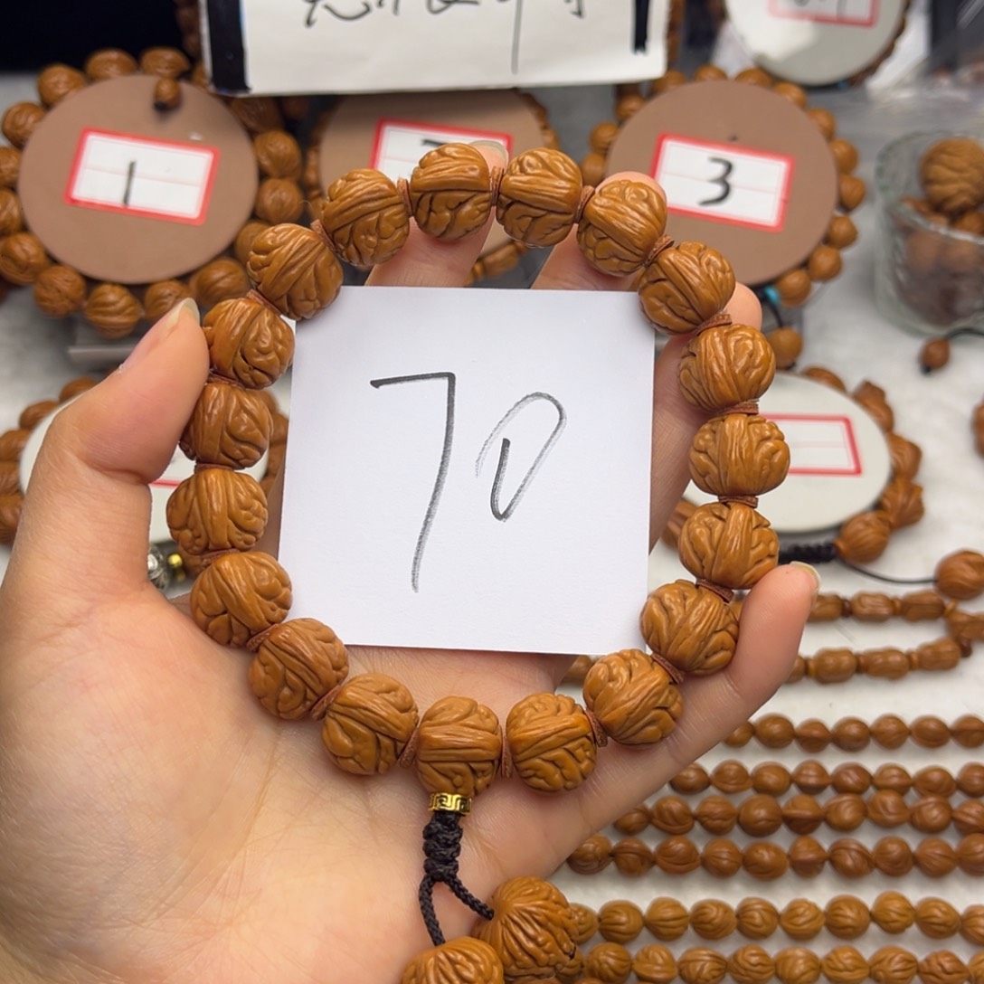 核桃龙纹桃核手持肚卡15荔枝纹