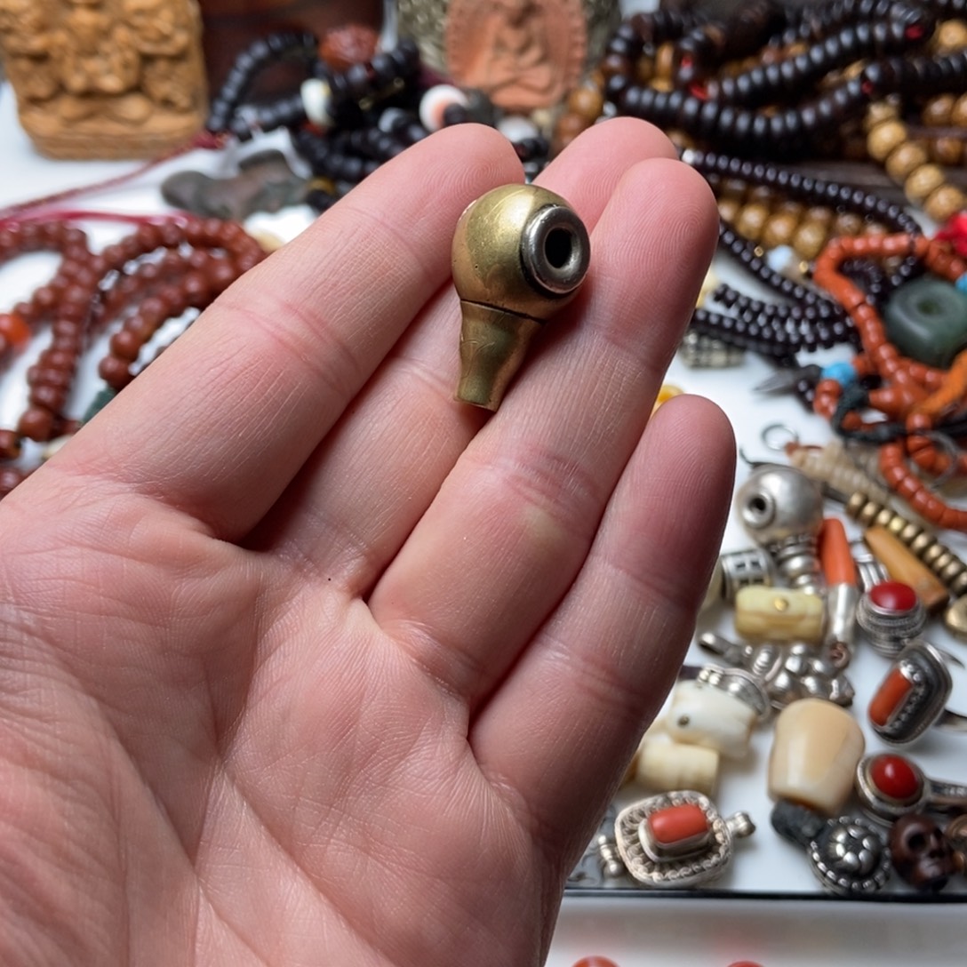 在***.玻璃颈饰藏传精品小元素的话说，