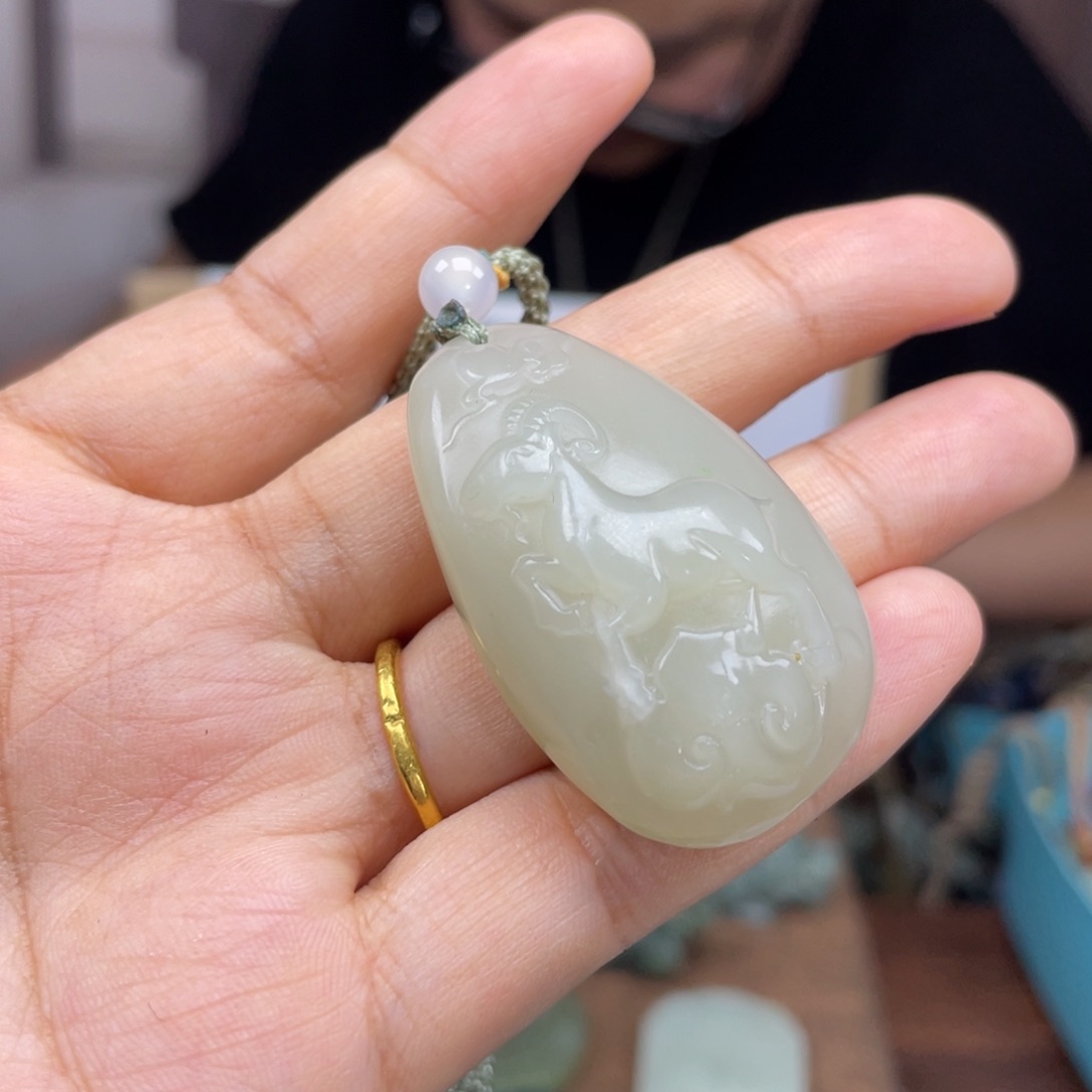 和田玉未镶嵌颈饰