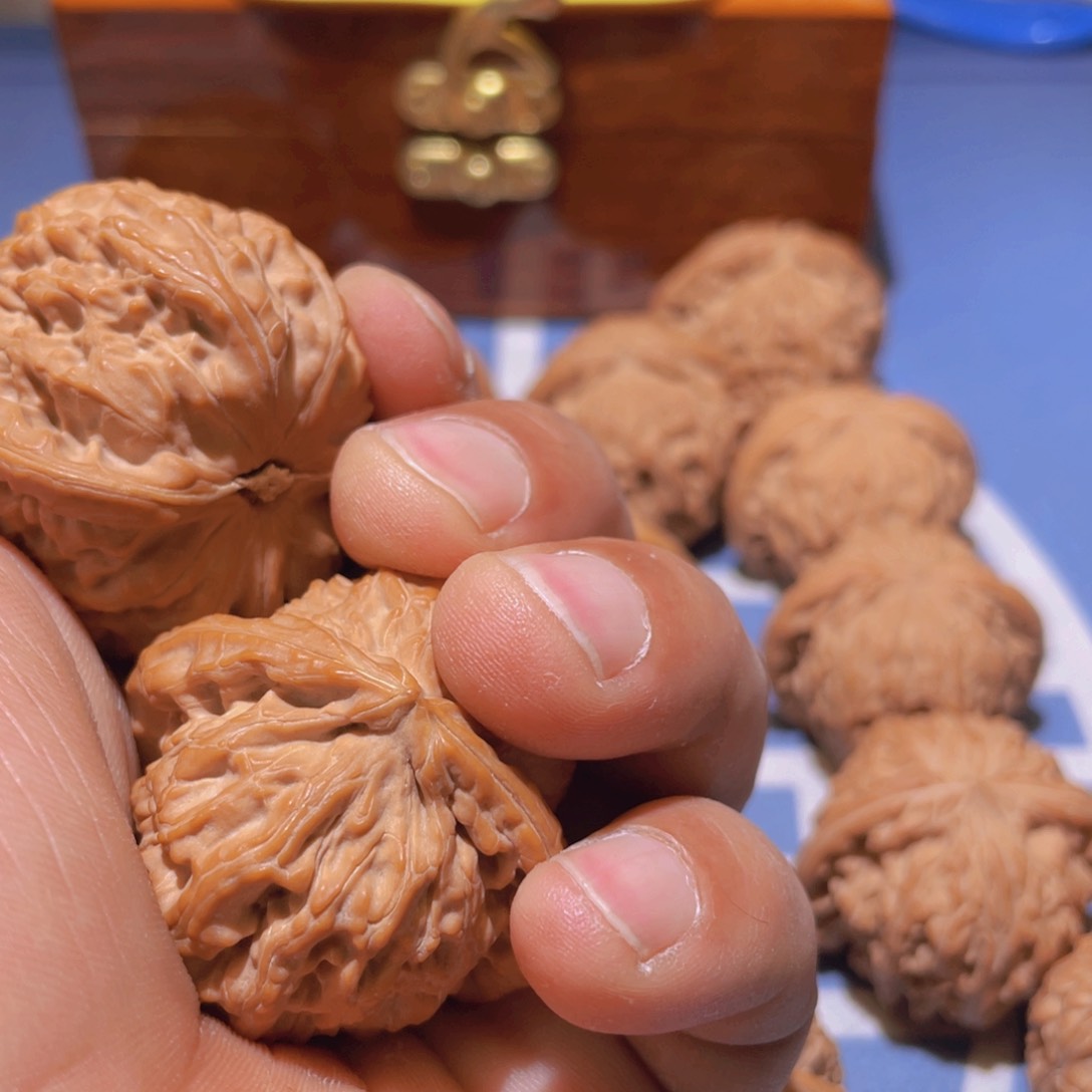 文玩核桃吊坠朱*臭三角白