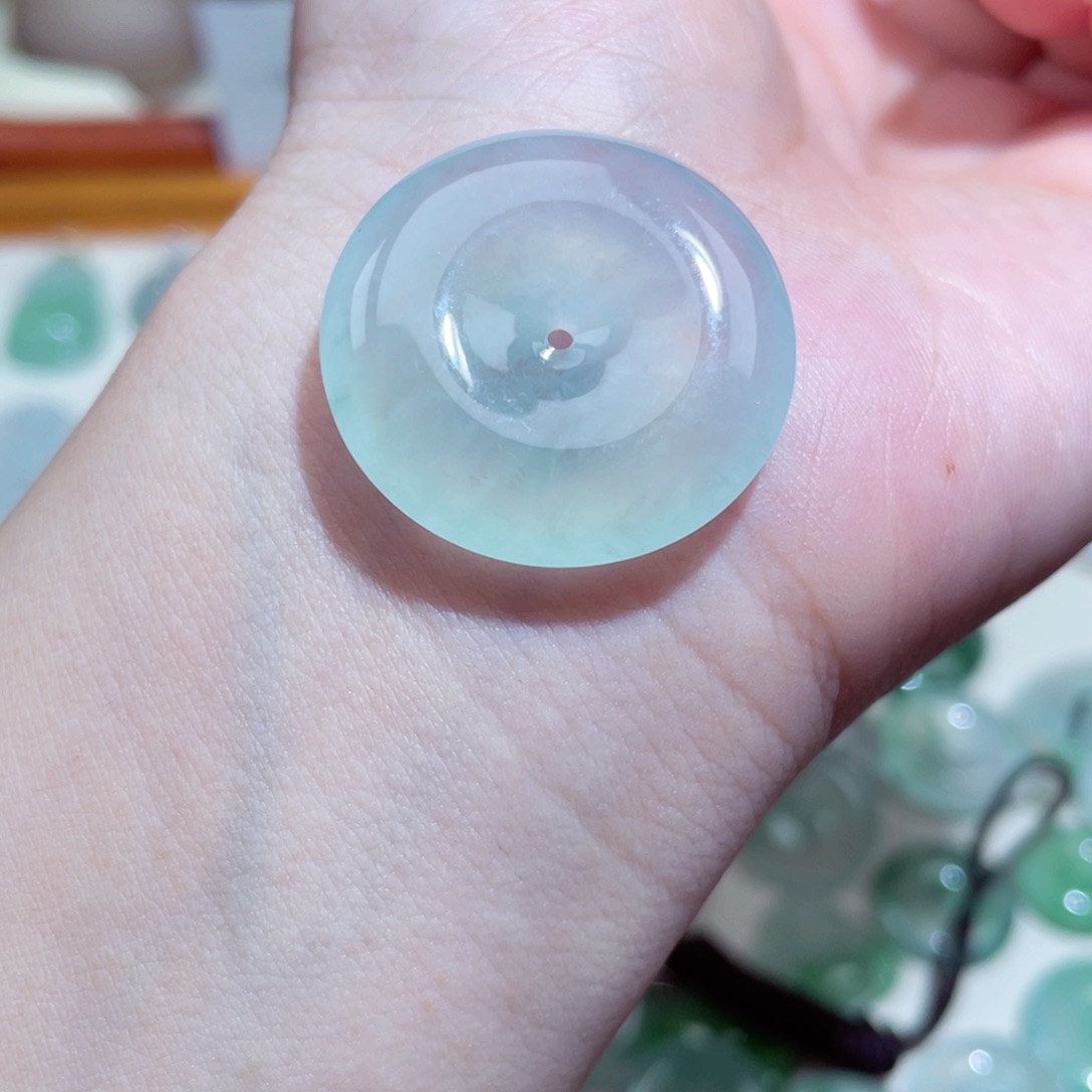 翡翠颈饰未镶嵌平安扣