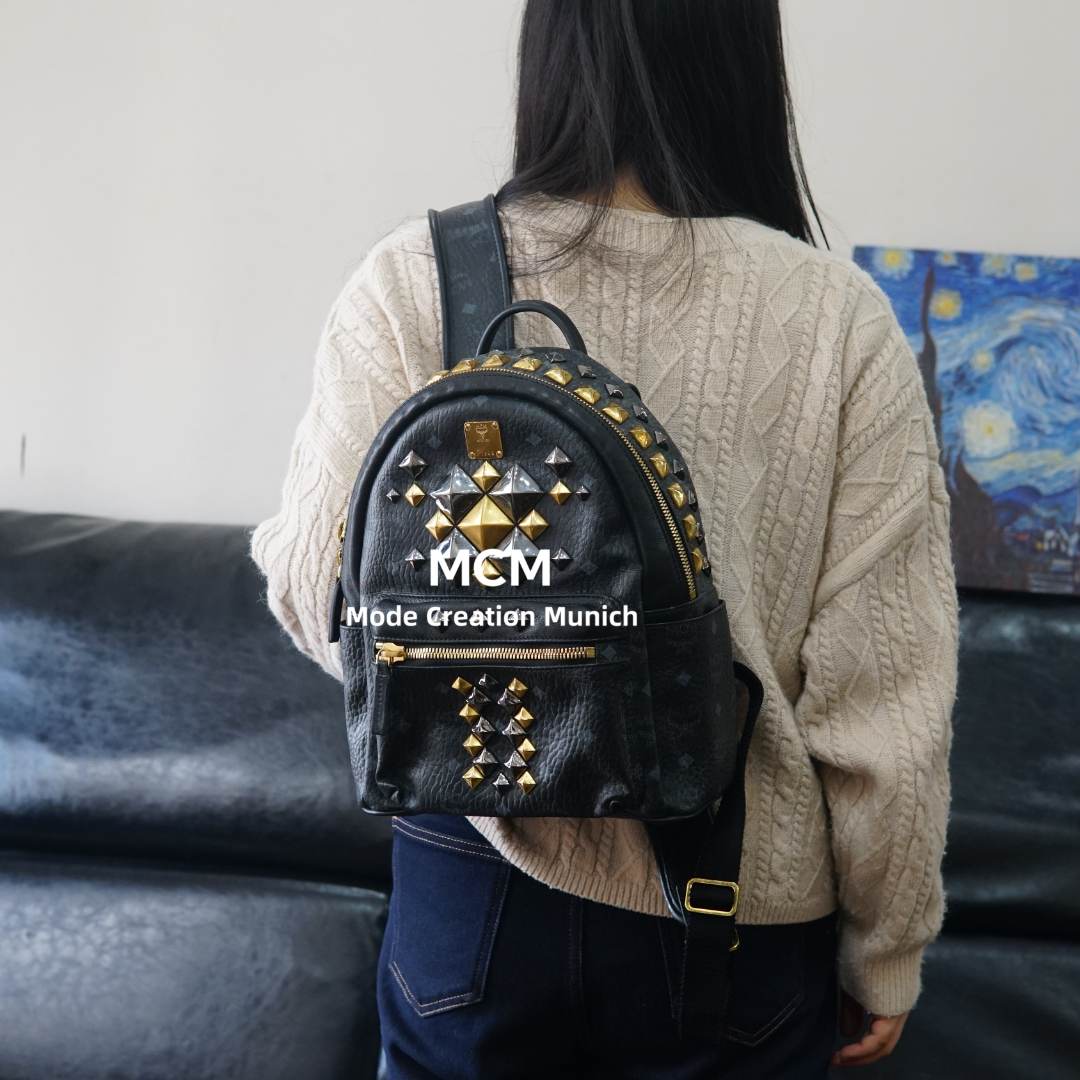 95新 MCM 黑金双肩包/WJ12713227/3227