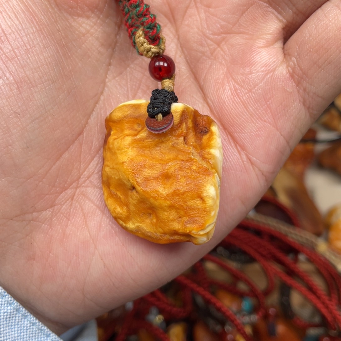 琥珀珠宝奇石未镶嵌