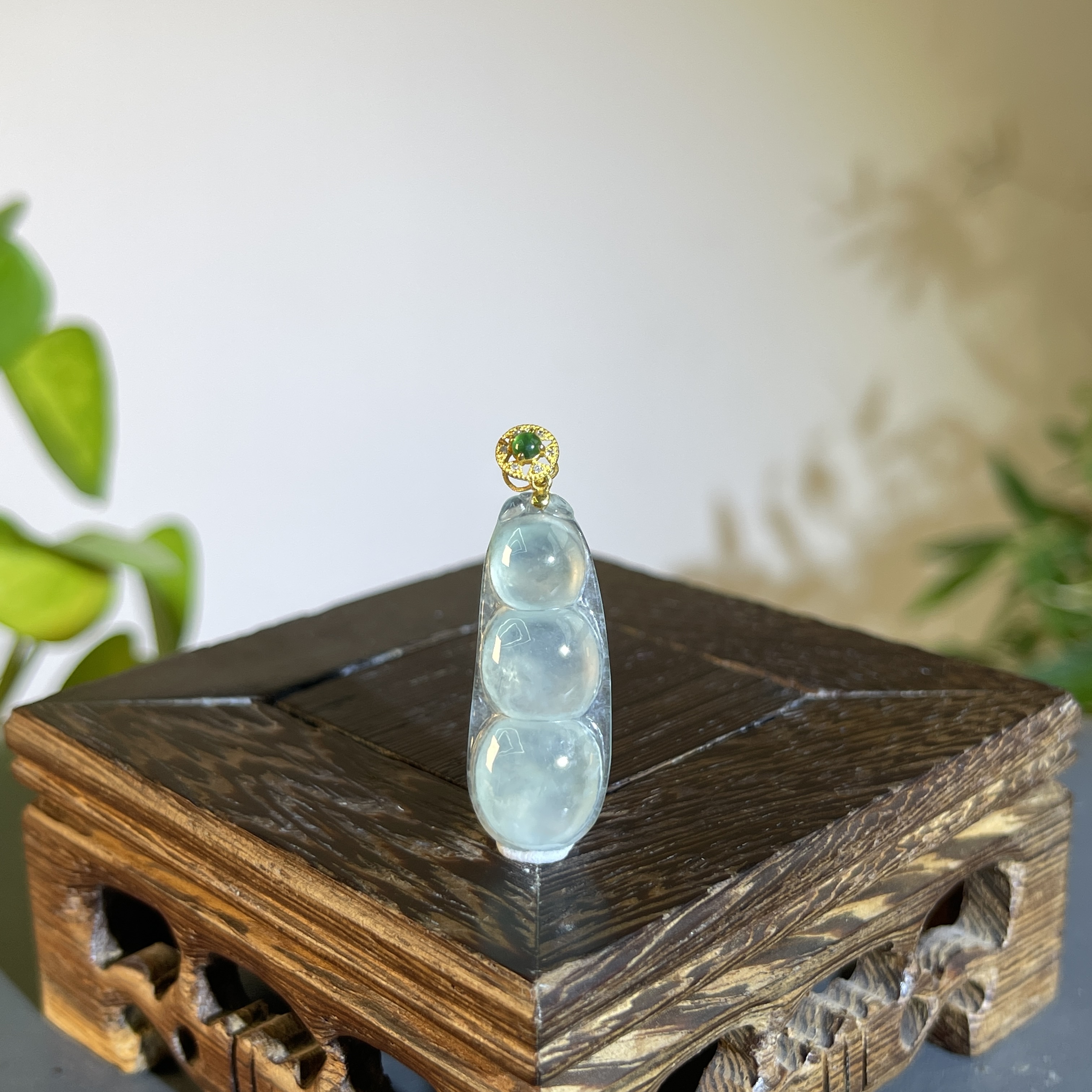 JTB15-243 天然缅甸A货翡翠 18K含钻扣福豆