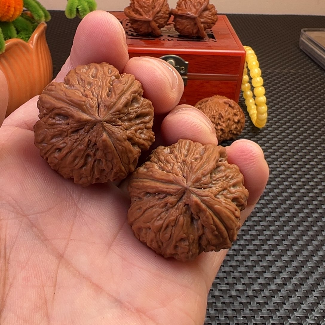 文玩核桃把件小**?三棱