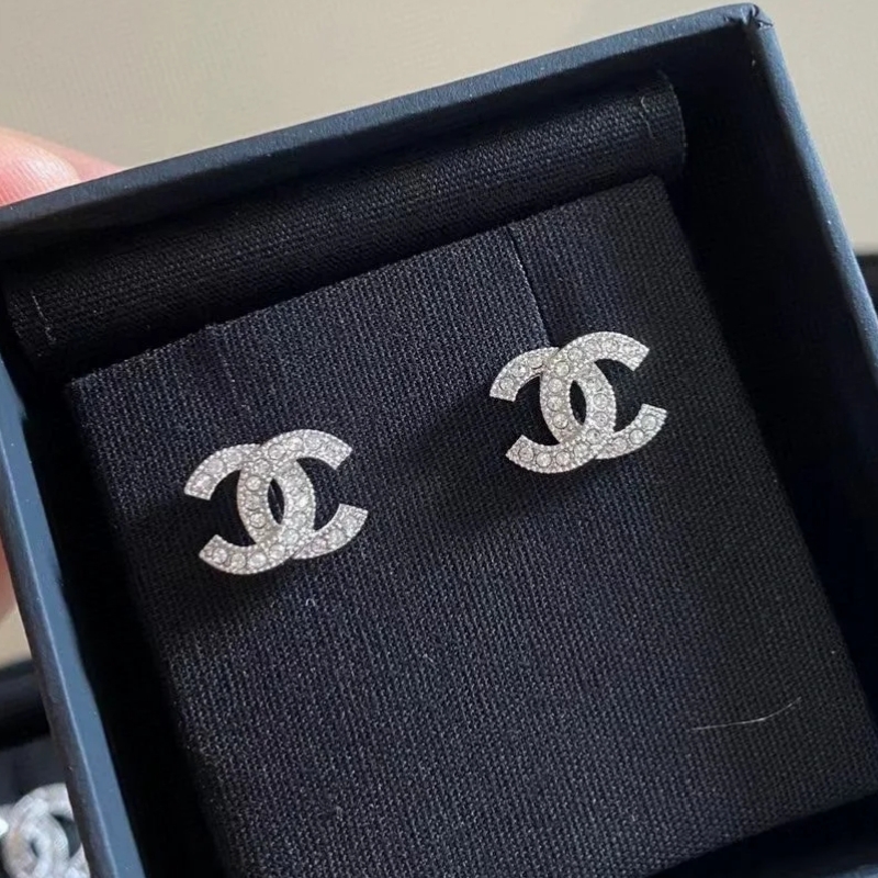 未使用 Chanel/香奈儿 耳钉气质银色百搭时尚弧形镶钻精致mini