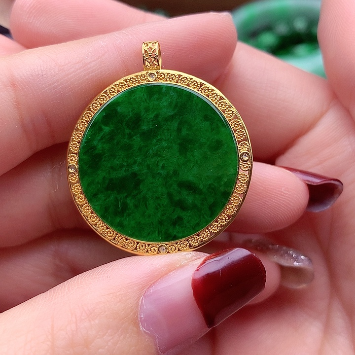 翡翠颈饰18K金镶嵌翡翠