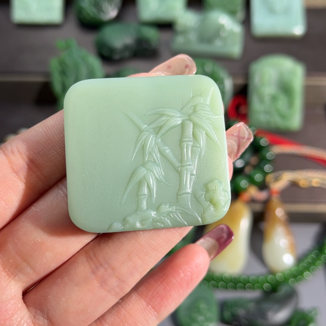 和田玉颈饰未镶嵌勒*亮粉青竹节定制