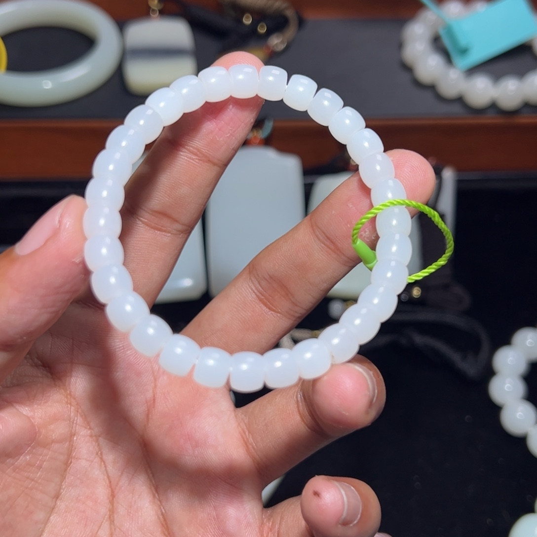 撞***子和田玉未镶嵌手链