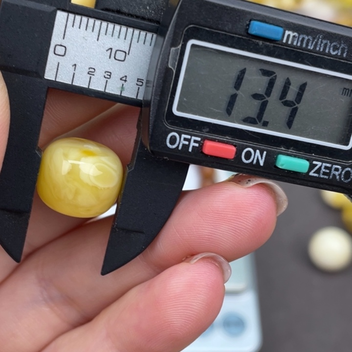 琥珀裸石未镶嵌蜜蜡676