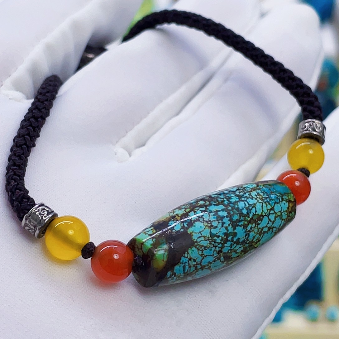 绿松石未镶嵌颈饰