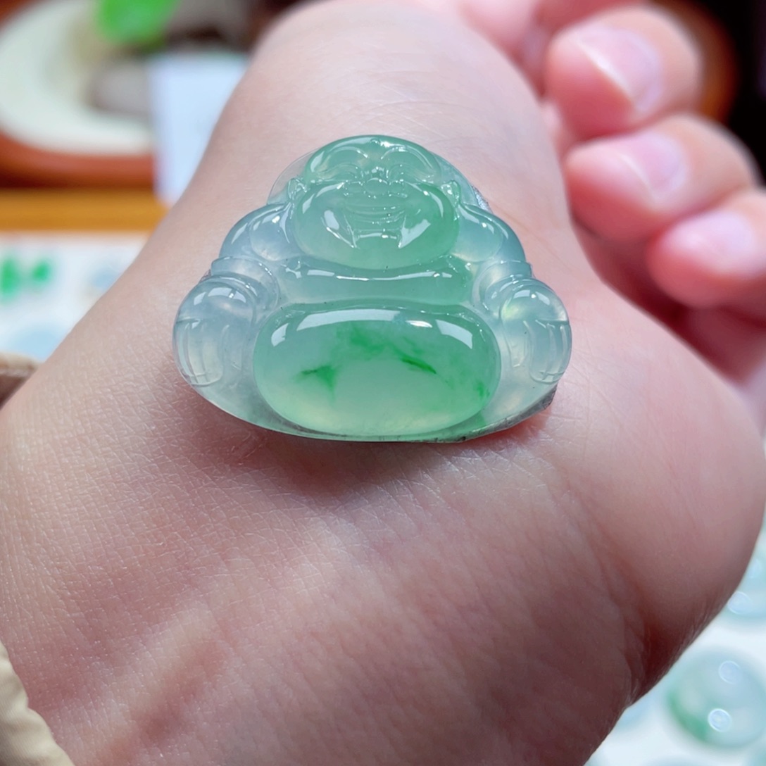 翡翠颈饰未镶嵌佛公