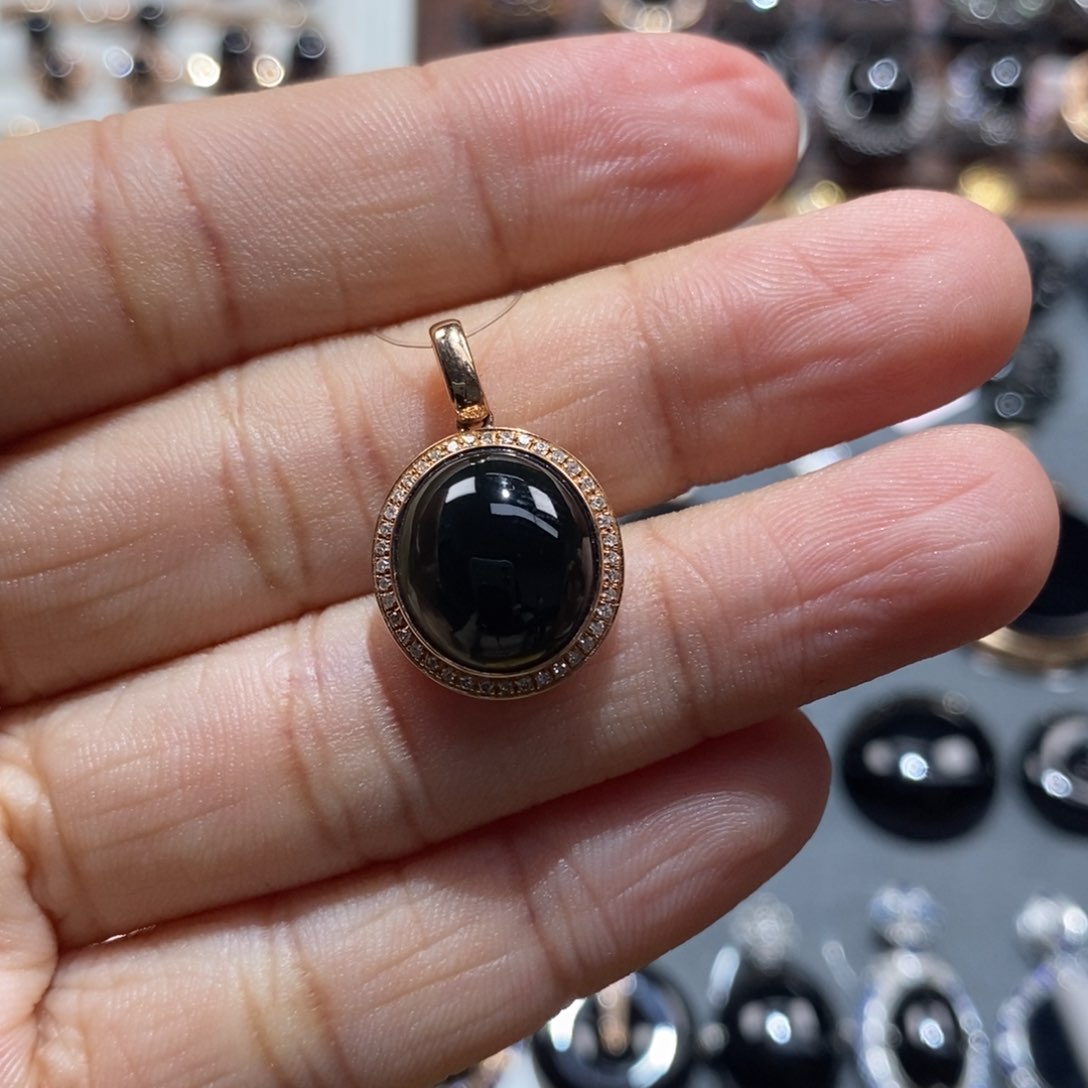 颈饰18K金镶嵌翡翠墨翠