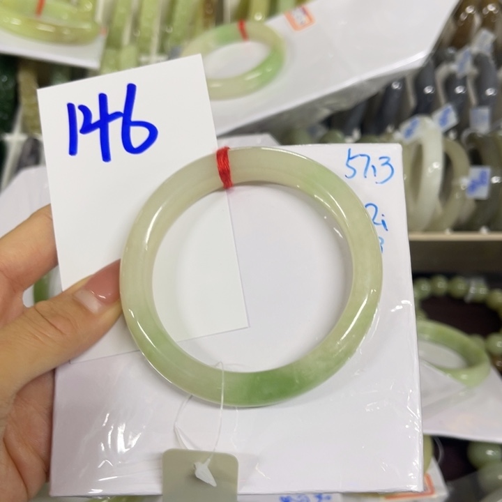 语***情和田玉未镶嵌手镯