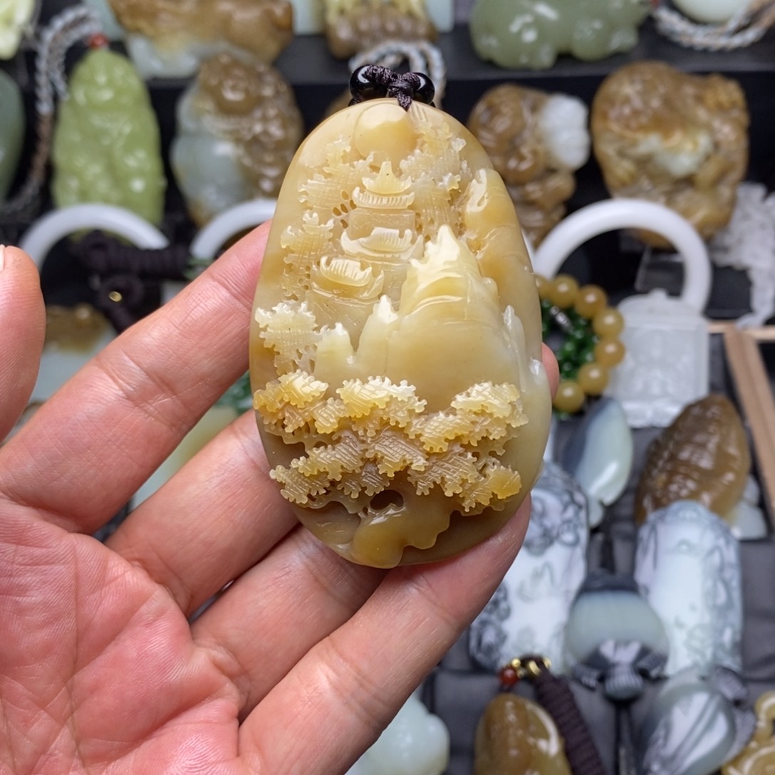 和田玉（糖玉）未镶嵌颈饰