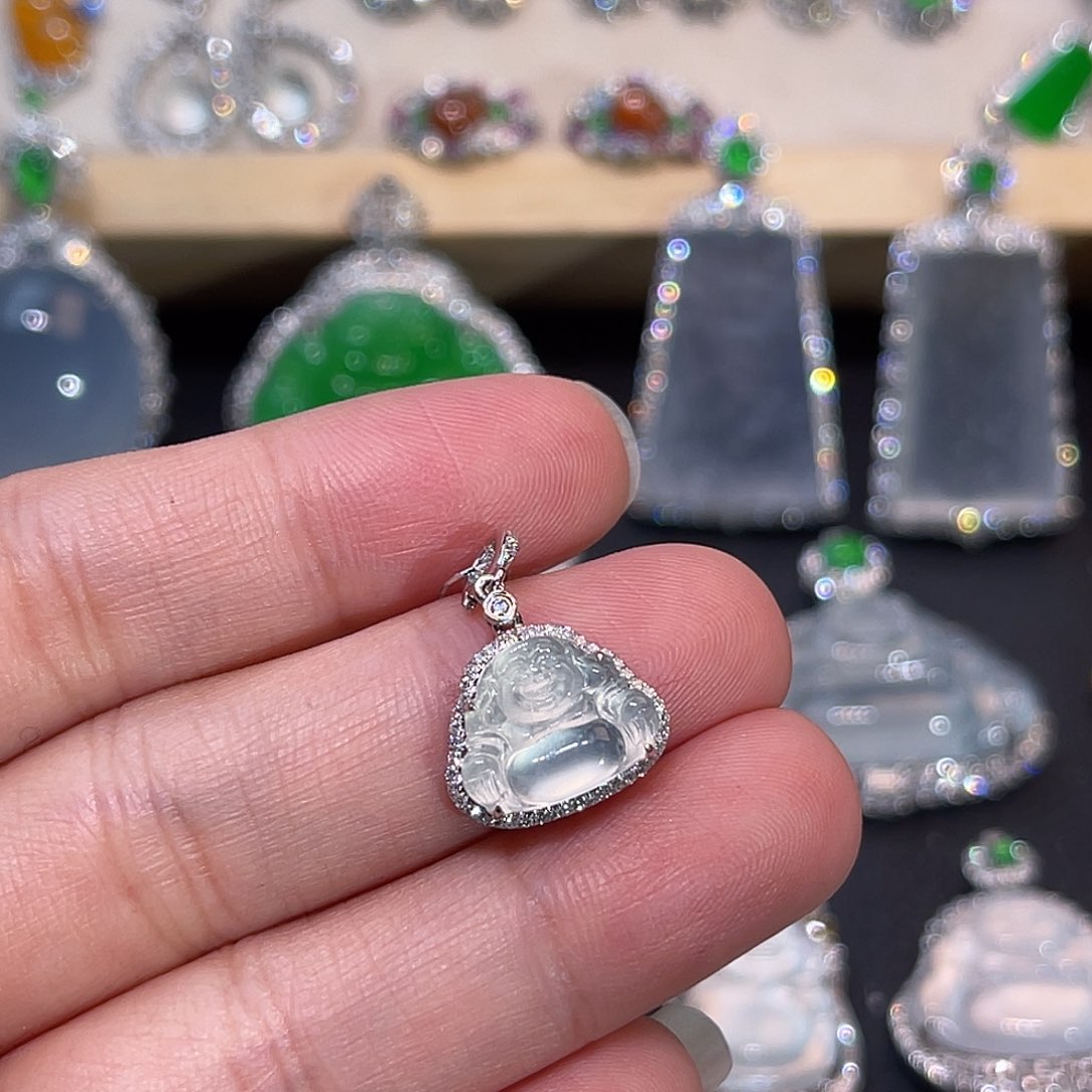 翡翠18K金镶嵌颈饰佛公万能扣