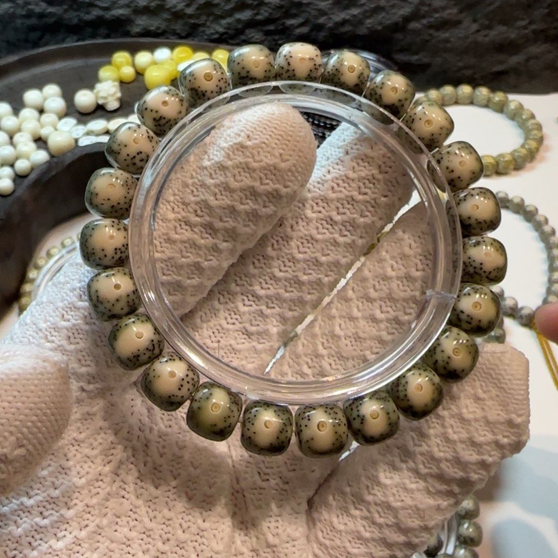 绿包白10/9丹凤眼星月菩提石玉料单圈