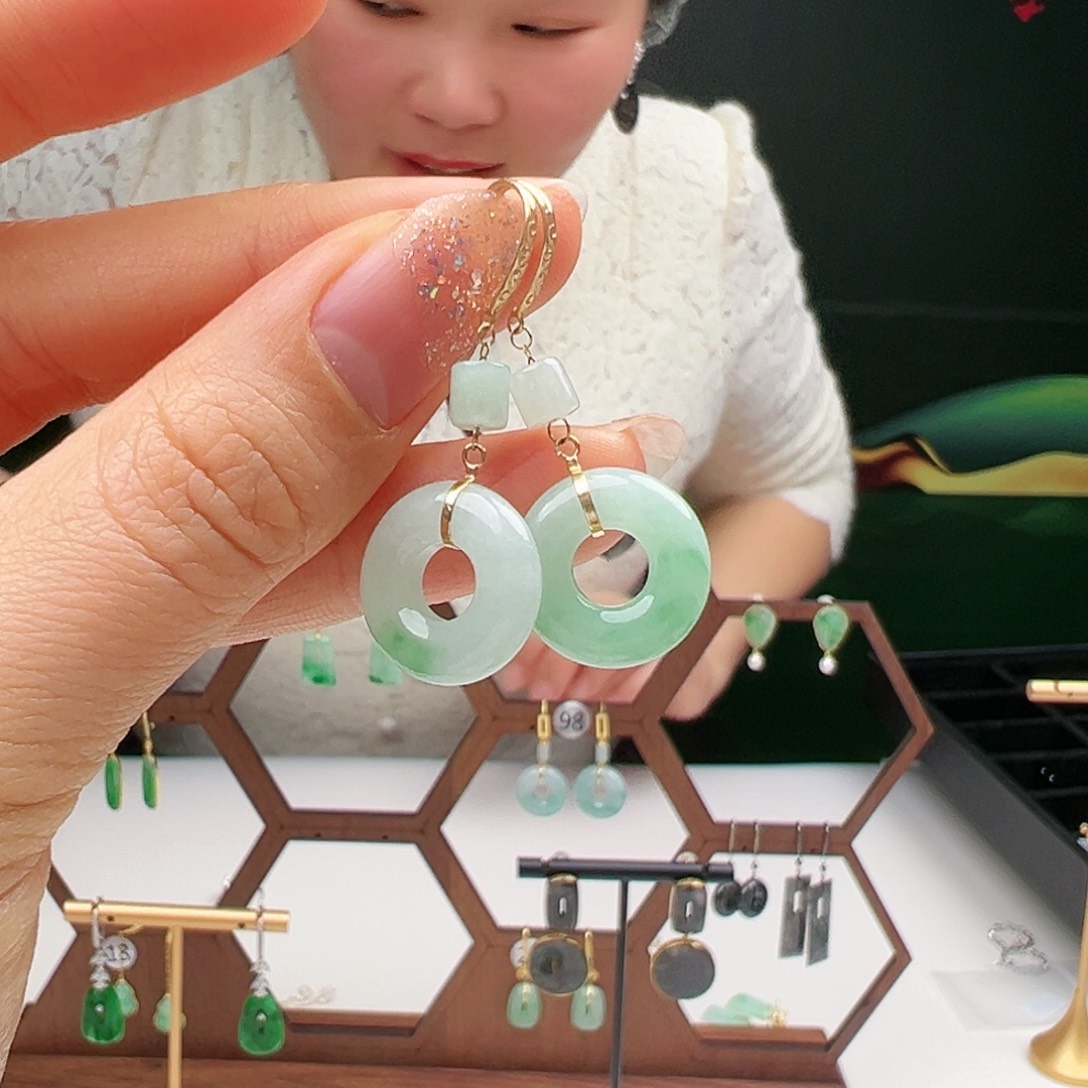 翡翠耳饰18K金镶嵌天然翡翠耳饰18k金镶嵌