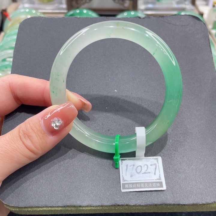 未镶嵌手镯石英质玉