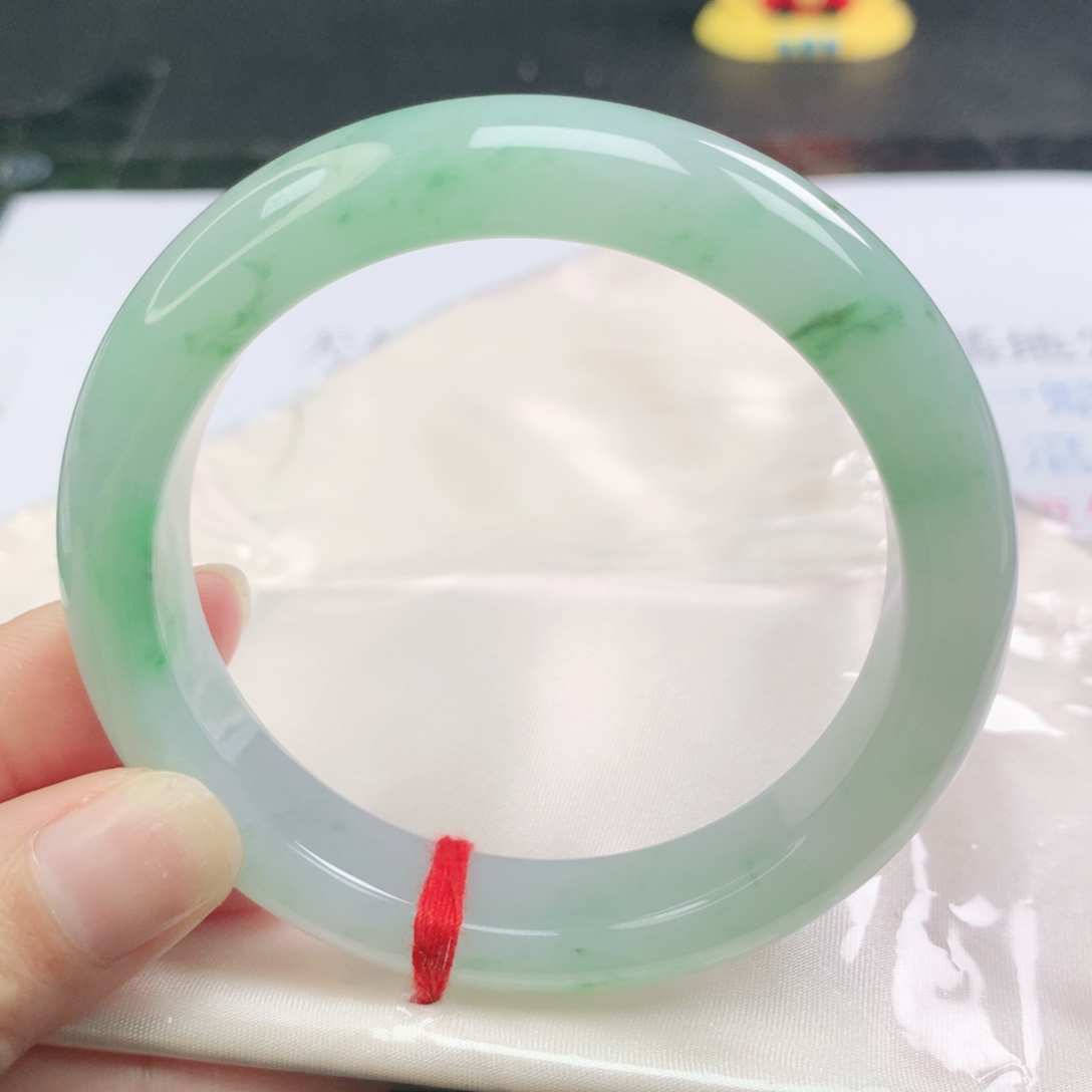 翡翠未镶嵌手镯正