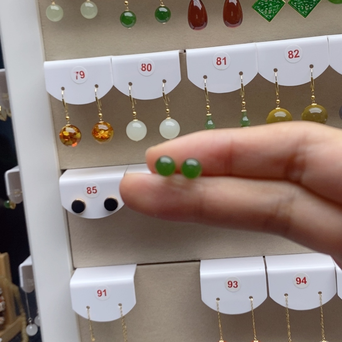 18K金镶嵌和田玉耳饰