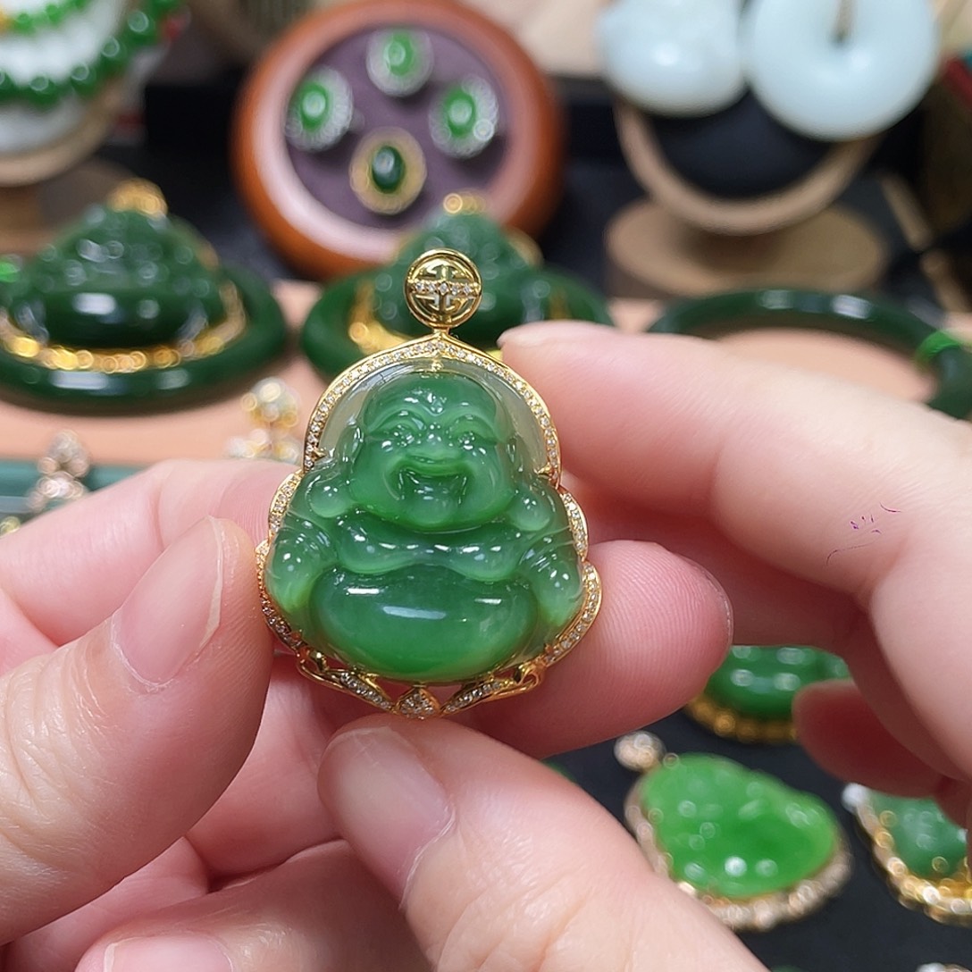 和田玉（碧玉）18K金镶嵌颈饰粉绿猫眼佛公27mm