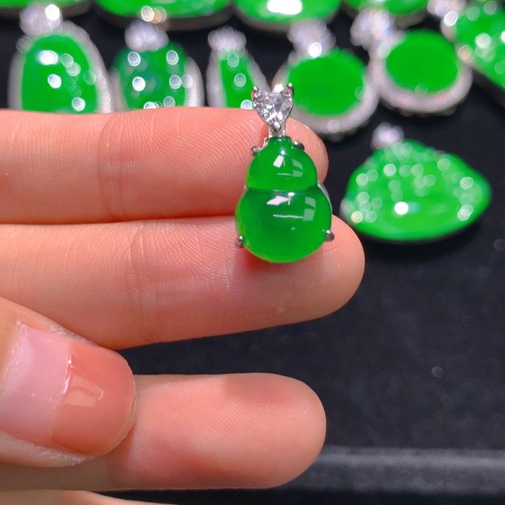 翡翠银S925镶嵌颈饰一个