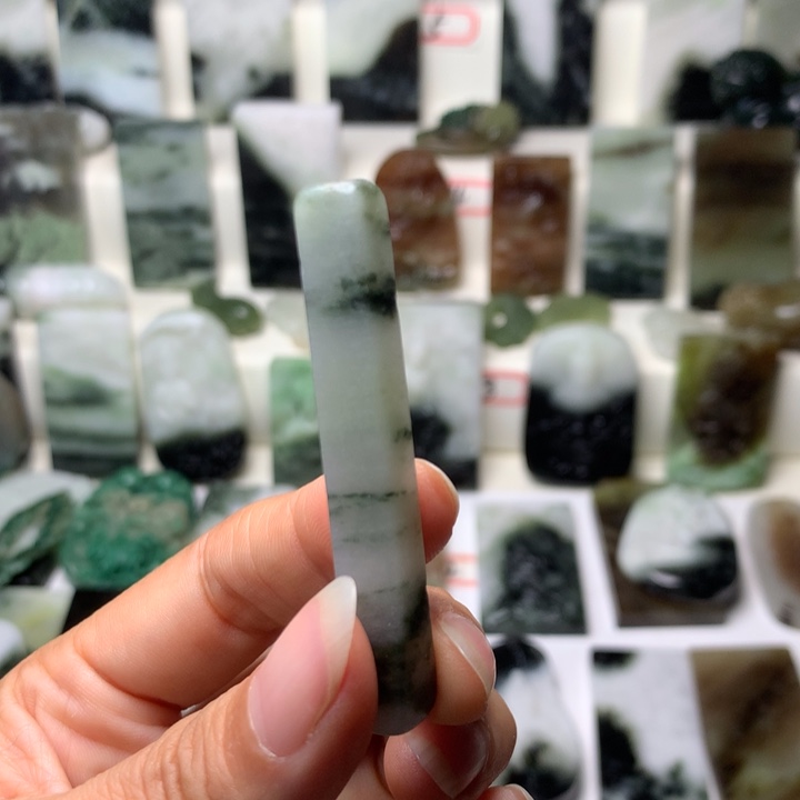 独山玉未镶嵌颈饰