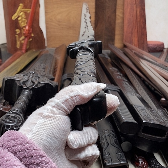 紫光檀木一米黑金古刀