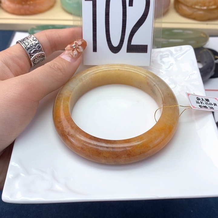 石英岩玉未镶嵌手镯