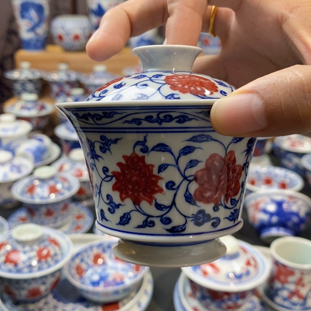 微瑕缠枝莲四季花盖碗