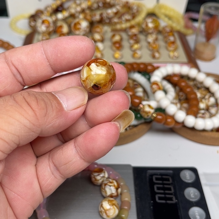 未镶嵌琥珀裸石82号