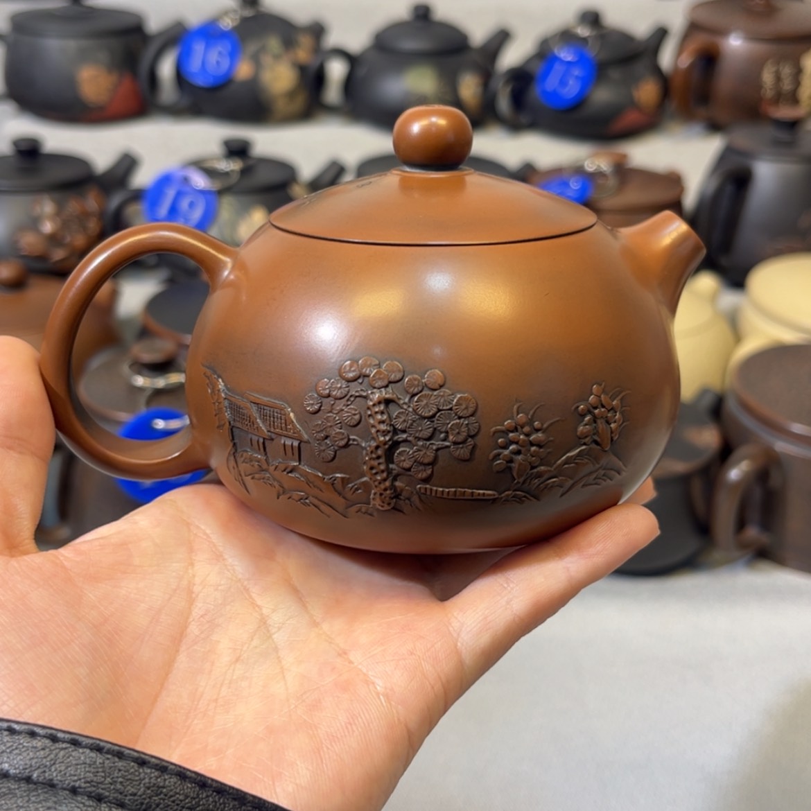 【闪购商品】红泥 微瑕 容量 240c c