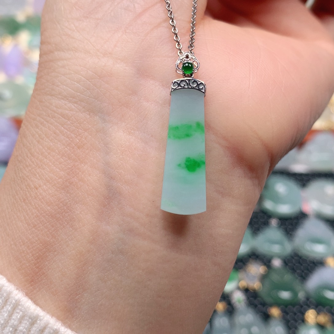 【闪购商品】翡翠吊坠(不含链)18K金镶嵌