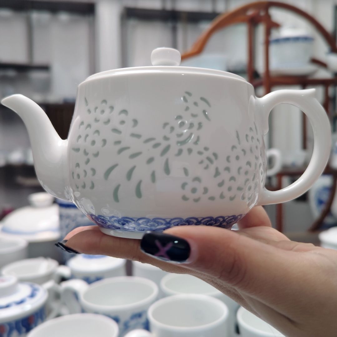 陶瓷喜上眉梢茶壶一个