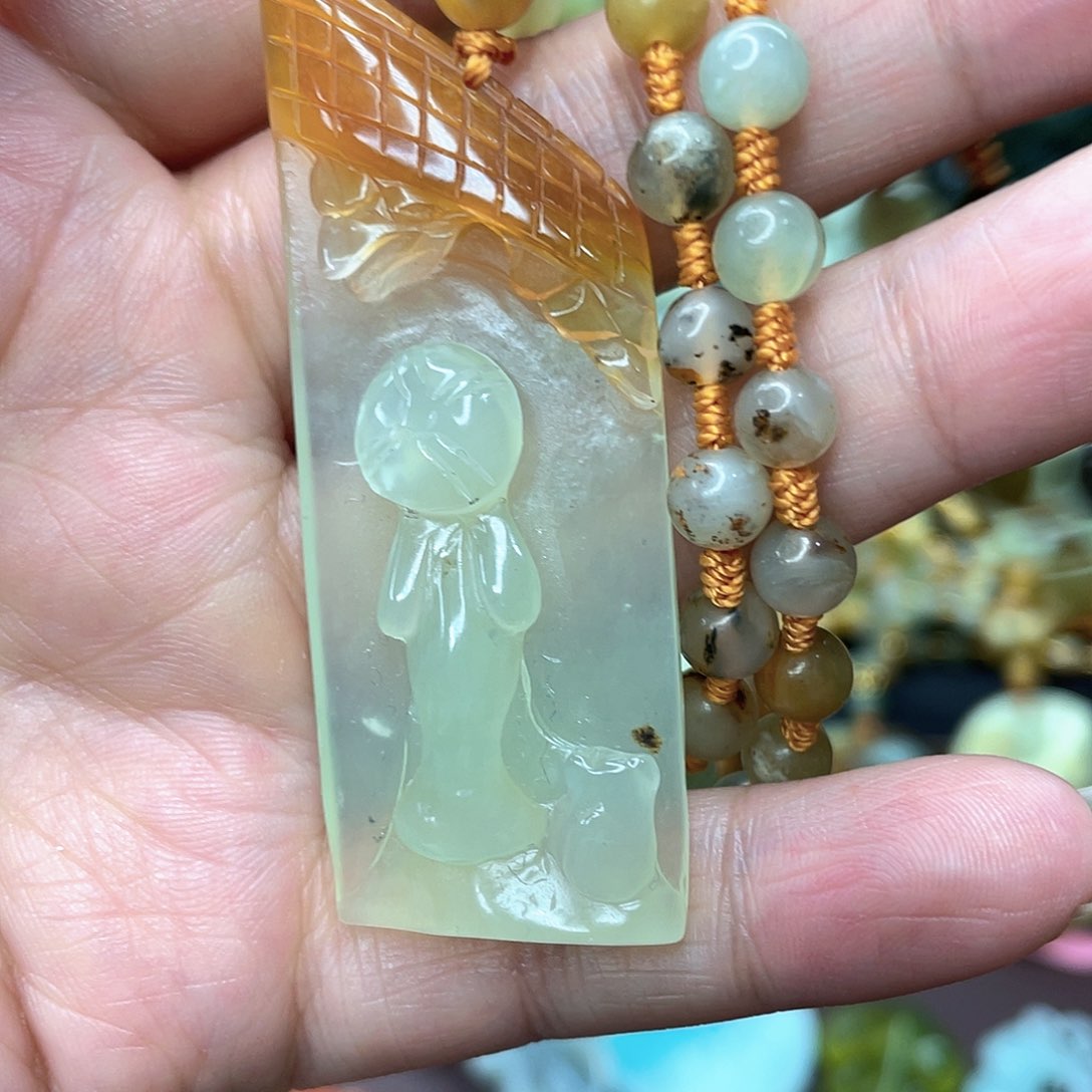 蛇纹石玉颈饰未镶嵌