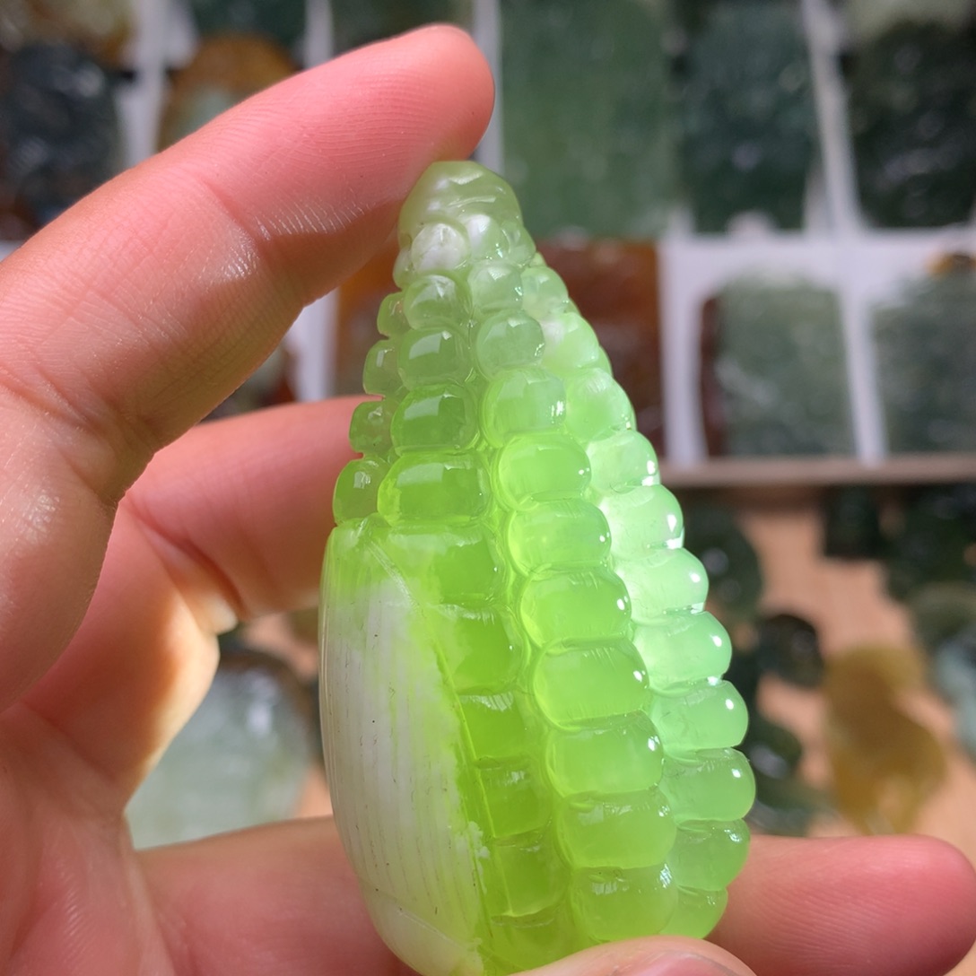 未镶嵌蛇纹石玉手把件玉米