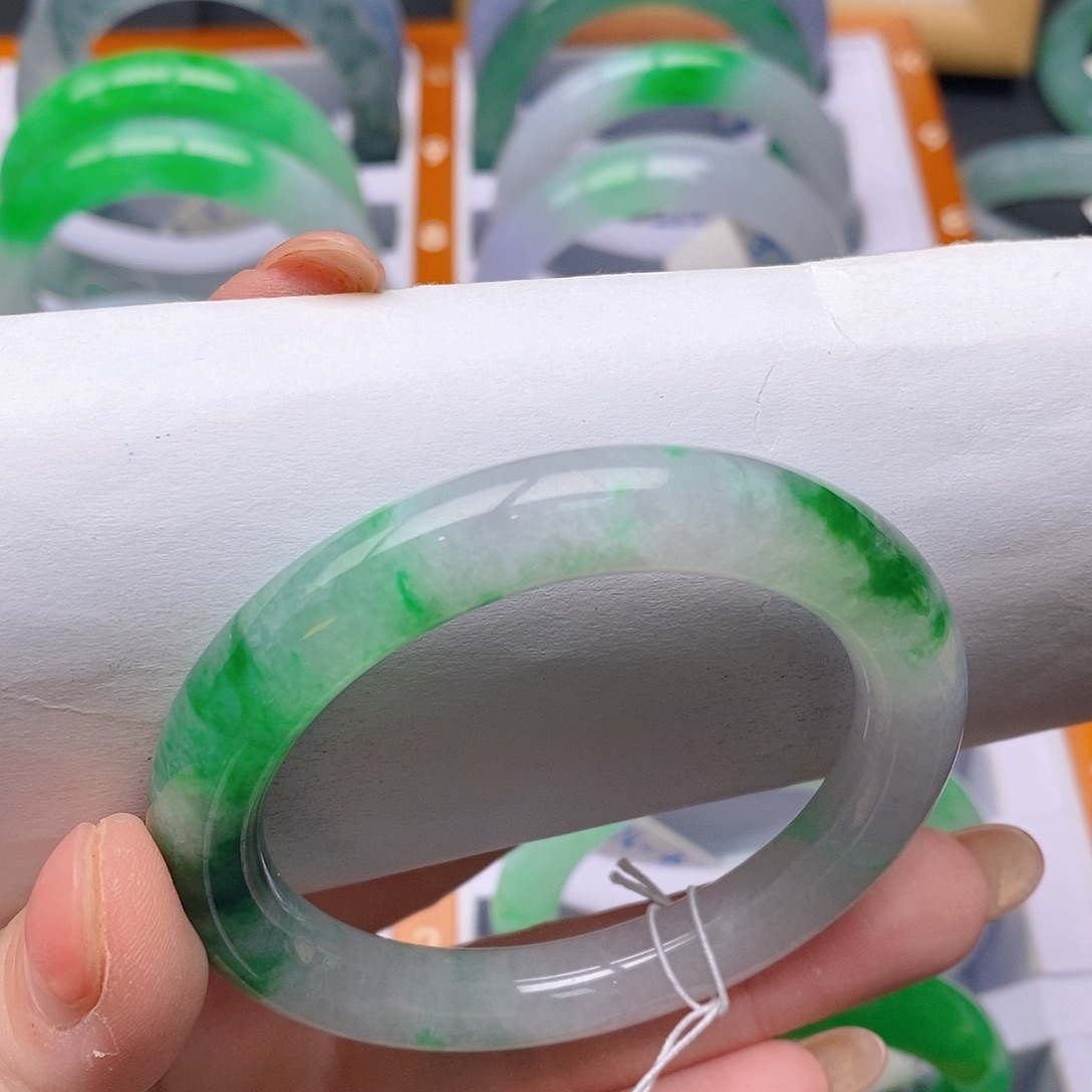 翡翠未镶嵌手镯52