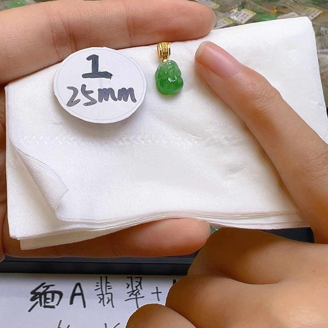 翡翠颈饰18K金镶嵌翡翠