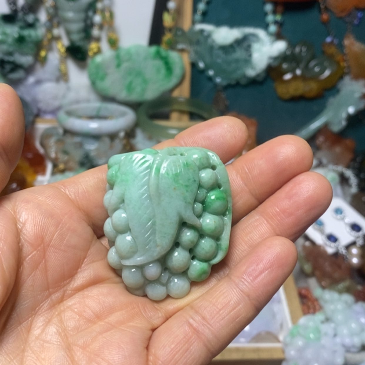 【闪购商品】翡翠吊坠(赠链)未镶嵌