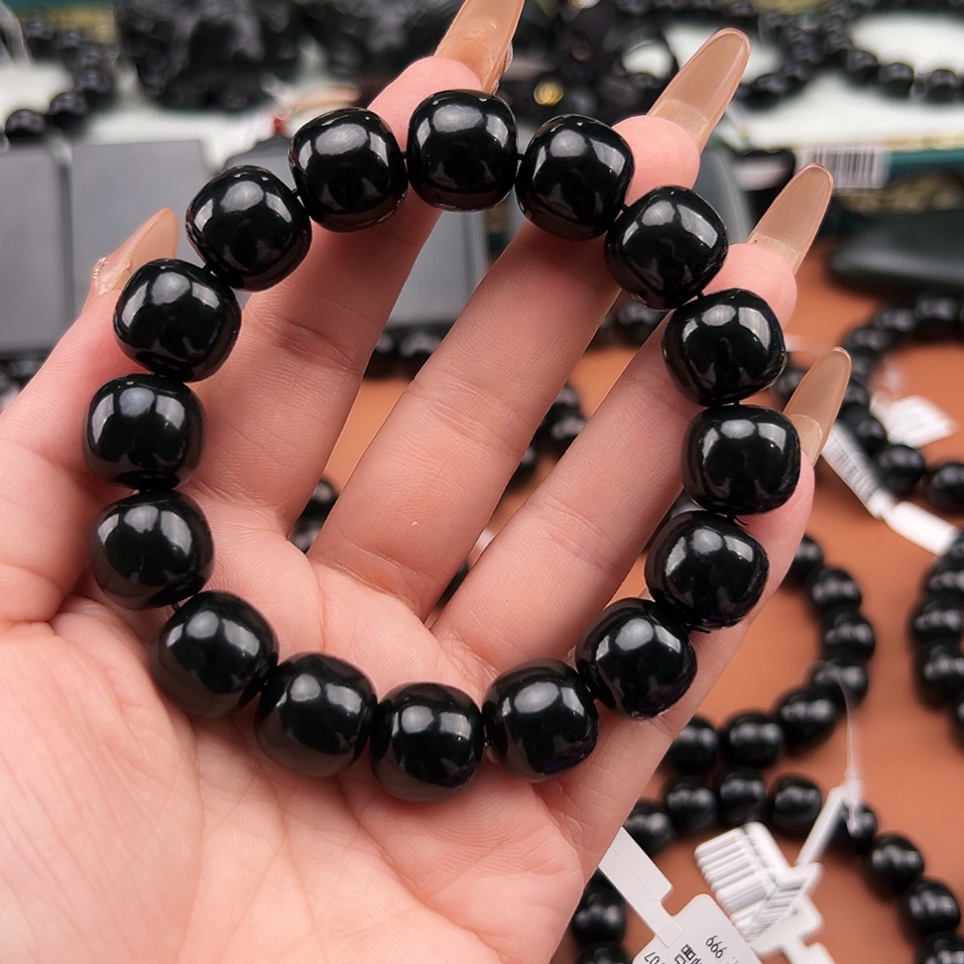 仇***英和田玉未镶嵌手串