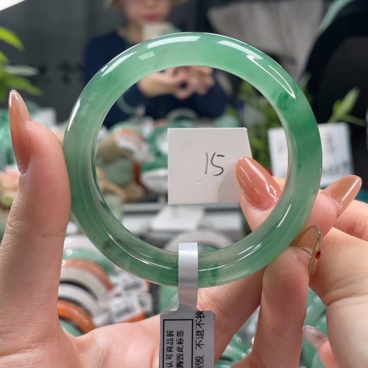 石英质玉手镯未镶嵌天然A货非洲翠手镯