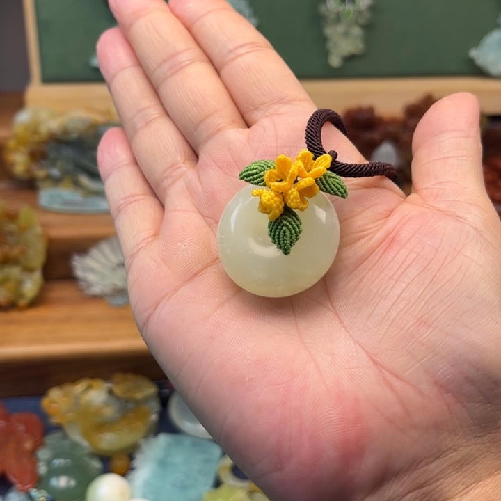 蛇纹石玉合金吊坠